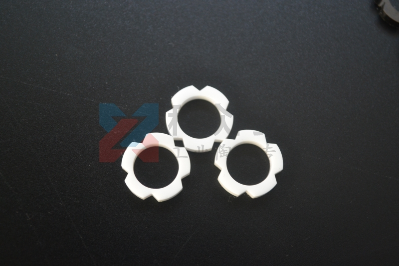 陶瓷飾品是由哪些工業陶瓷制作而成呢？